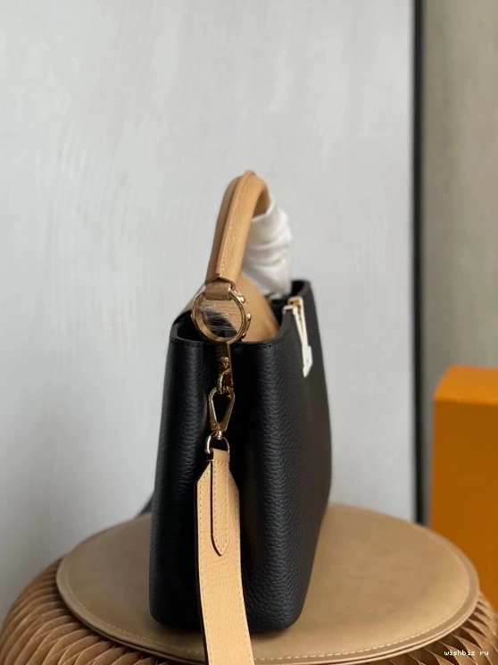 WIS CAPUCINES Louis Vuitton BB 0816